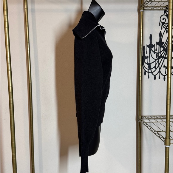 Sweater - Picture 2 of 9